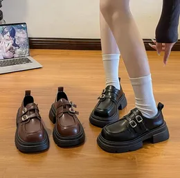 Jk uniforme sapatos de couro sapatos únicos femininos novo estilo universitário mocassins bolo esponja fivelas de metal sola grossa mocassins retrô japoneses roupa de jantar de estudante