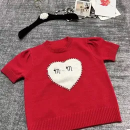 新しいデザインの女性用Oネック半袖レター刺繍ラインストーンパッチされたラブハートパターンニットティーSML