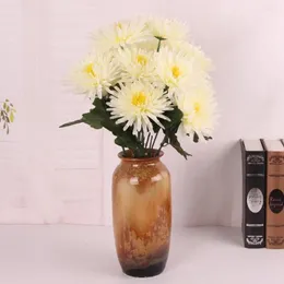 Dekorative Blumen Chrysanthemen künstlich mit Blättern Blumendekoration für Zuhause
