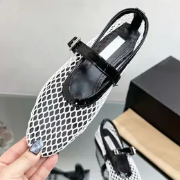 Sandálias de moda Mulheres Fishnet Ballet Flats Sapatos Designer Tecido Preto Apontou Toe Clássico Mocassins Fivela Verão Sapatos Casuais Com Caixa 505