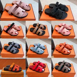 Famosas Sandálias Designer Slides Chypre Sandal Black Designer Mulheres Sandália Feminina Elegante Confortável Calçado de Verão Durável e Versátil Praia de Verão