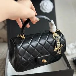 Moda Tasarım Benzersiz Görünüm Deri Kadınlar Lüks El Çantası Hassas Aslan Çanta Asma Metal Tek Zincirli Tek Zincirli Tek Omuz Flip Crossbody Under Equil Bag Tasarımcı Çantalar 20