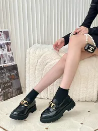 Scarpe eleganti Lefu con suola spessa per le donne estive nel 2024 in pelle stile retrò catena superficiale scarpa singola pan di spagna inglese piccola