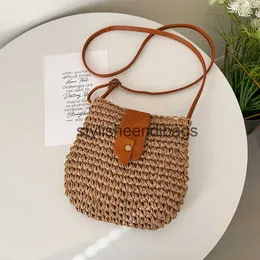 Axelväskor 2024 Sommar Nytt handgjorda vävda gräs Small Square Bag Crossbody Mobiltelefon Holiday Beach H240401