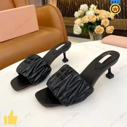 Luxury Designer Sandals Women's High Heel Sandals Slim Heel Cloud Slippers Classic äkta läder M