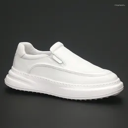 Casual Shoes Koreańska wersja skórzanej miękkiej mody męskiej z gęstą jedyną Brytyjczyką Wygodną niską pomoc