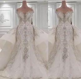 2023 Crystal Luxury Mermaid Wedding Dresses 어깨 레이스에서 오버 스커트와 함께 신부 가운 Ruched Sparkle Rhinstone Dubai rondos1604154