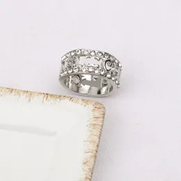 Anello di lusso in acciaio inossidabile di design Anelli di design regolabili per donna Uomo Anelli con doppia lettera scavata Anelli per coppia Regalo di festa alla moda