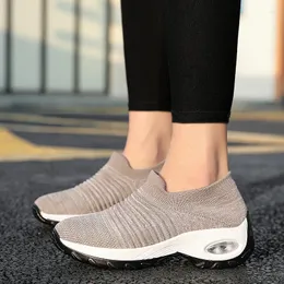 Sapatos de fitness primavera mulheres malha meia tênis respirável mulher vulcanizada plana deslizamento na plataforma tenis para