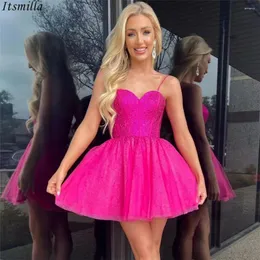 Vestidos de festa Itsmilla Spaghetti Straps A-Line Tulle Homecoming Dress com lantejoulas frisadas Strappy Lace Up Back Curto Prom Vestidos de Gala