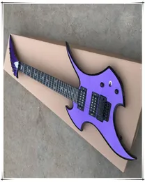 Fabrikspezifische E-Gitarre mit violettem Korpus, schwarze Hardware und HH-Tonabnehmer, Palisander-Griffbrett, Angebot zur Individualisierung3448397