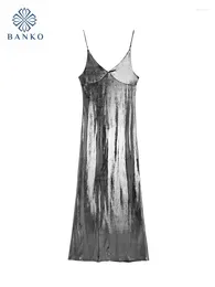 Casual klänningar kvinnor silver spaghetti rem klänning ärmlös lyx mode strand v-ringning sundress en stycke frocks bankett streetwear enkel