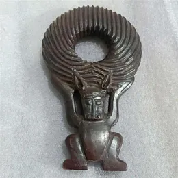 Dekorativa figurer Hongshan Culture Archaize Black Iron Meteorite Faucet Pendant Carved Staty Mascot Crafts