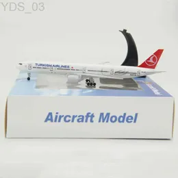 Modello di aereo 19CM 777 B777 Turchia TURKISH Airlines Modello di aereo Aeromobile Pressofuso in lega di metallo Aereo Giocattoli Regali per bambini YQ240401