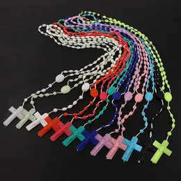 Pendant Necklaces 12 Pieces Factory Multicolor Rosaries Glow Plastic Necklace Rosary Beads Bright Necklace Catholicism Prayer Religious Jewelry 240330