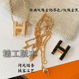 Modekvalitet hästspänne samma högversion kvinnlig bokstav h halsband valentiner gåva med logotyp