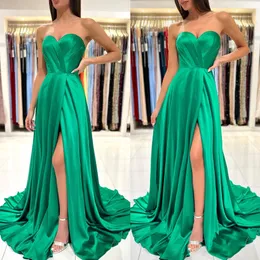 Emerald Green A Line Prom Dress Bridesmaids Dress Sweetheart aftonklänningar Eleganta klänningar Lårdelade veck Satin Brudtärklänningar för speciella tillfällen
