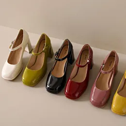 Pompe da 6 colori da donna con tacchi alti scarpe alla caviglia caviglia caramelle in pelle brevetto pompe per tacchi quadrati scarpe scarponi in ufficio primavera primavera 1473n