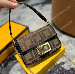 Tasarımcı Omuz Çantası Lüks Baget Kadın Crossbody Bag Marka Orijinal Deri Moda Çantası Yüksek Kaliteli Küçük Tutalı Çanta Çok Fonksiyonel Çantalar Kutu