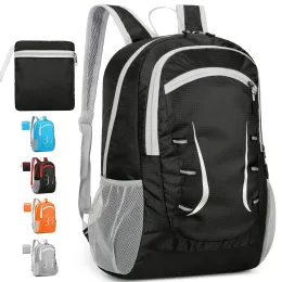 Bolsas de mochilas dobráveis leves 30l Pacas de malas à prova d'água compactadas Pacotes de mochila de mochila para camping de viagens ao ar livre