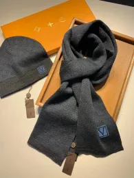 Setler Luxury v Tasarımcı Eşarp En Kalite İki Parçalı Erkek Scarf Hat Seti Kadınlar% 100 Yün Moda Klasik Kış Essential Sıcak ve Comfor