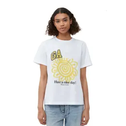 Tasarımcı GA NNI Gömlek 24SS Kadın Tişört Plajı Tees Çok yönlü güzel çiçekler renkli bir gün var, yuvarlak boyunlu gevşek gevşek kazak kısa kollu t-shirt