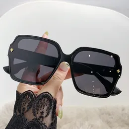 2024 Occhiali da sole firmati di marca di lusso delle nuove donne di moda Occhiali da sole con montatura quadrata Occhiali da vista Uv400 Gafas Oculos De Sol