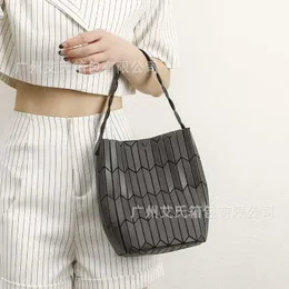 Designer -Taschen für Frauen Freigabe Verkauf Basket Einkaufsbörse Handheld Frauenbeutel Ethnisch Stil Spleißbaufe One Schulter Mode minimalistische Geometrie Japanisch