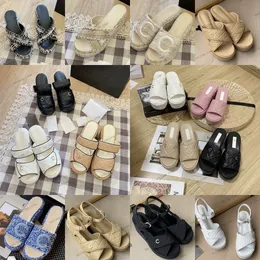 Kvinnor tofflor kalvskinn pappa sandal quiltade tweed med guldkedja sammanlåsande c kilar plattform slingback designer skor criss cross rand pump strand fest hej klackar