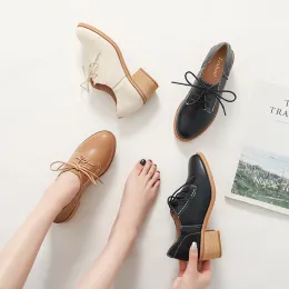 أحذية Oxfords Spring البريطانية على الطراز النسائي البريدي على غرار جولة إصبع القدم الرباعية الوظيفية الإناث غير الرسمي Oxfords الأحذية الرجع