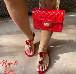 Flops Summer Red Flip Flops kobieta Rhinestone Sandały Diamentowe slajdy Chinelos Mulher Klapki Damskie na lato Panuflas Chaussons