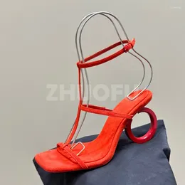 サンダル女性サンダル夏2024年スタイル1キャラクターストリップヘテロタイプのかかとデザイン女性靴貴族のトレンドレディ