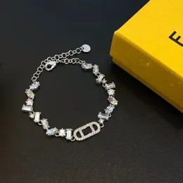 Bracciale classico placcato in argento, designer di marca, ovale, di alta qualità, con piccolo diamante intarsiato, braccialetto di alta qualità, affascinante braccialetto da donna, festa di compleanno