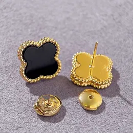 Presentes de orelhas médias Brincos de designer de luxo feminino Pérola de pérolas de ouro 18k Brincos de quatro folhas de quatro fas