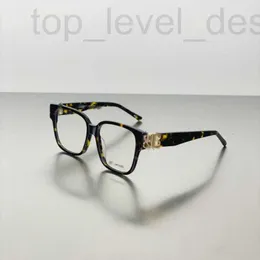 Occhiali da sole del designer Paris Home's 2024 nuovi occhiali semplici montatura oversize con tre colori disponibili per lenti piatte in stile minimalista VHA4