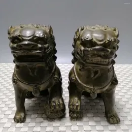 Dekorativa figurer Ett par gamla antikviteter kinesiska brons fu foo hundvaktare lejonstatyer
