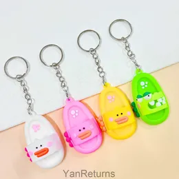 Desenho animado fofo engraçado Keychain rosa pequeno pato amarelo chinelos de crocodilo verde decoração decoração decoração de mochila