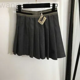 Saias Designer 2023 Nova Elegante Mulheres Bordadas Letra Fita Cintura Alta Plissada Meia Saia Calças de Segurança Forro VC5B