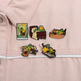 Kurbağa ve kurbağa emaye pimleri çift kayak booches broşlar yaka rozetleri karikatür hayvan mücevher hediyesi sevgili arkadaşlar için