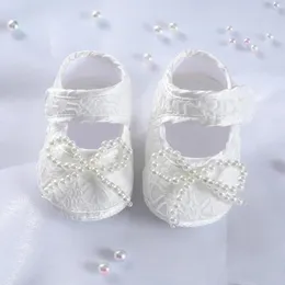 Spitze Perle Schleife Baby Mädchen Erste Wanderer Weiche Schuhe Kleine Prinzessin Weiße Babyschuhe Satin Blumenschuhe Neugeborenen Mokassins Schuhe