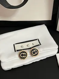 Ohrringe Klassiker Retro-Stil goldplattierte Ohrringe Brand Designer hochwertiger Boutique kleine Ohrringe modische und vielseitige Boutique Geschenkbox Geburtstagsfeier