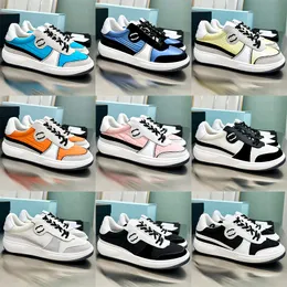 مصمم أنثى 2023SS Hot Style Panda Sneakers أحذية ملف تعريف الارتباط أحذية الباندا الأسود اللون الأبيض مطابقة سميكة وحيدات ألعاب رياضية أحذية نسائية الحجم 35-42