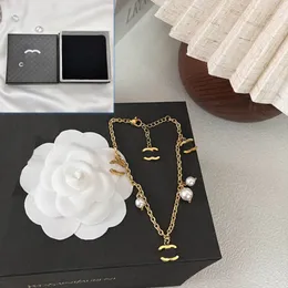 Butikowy łańcuch perłowe Anklety Spring Nowe luksusowe kostki biżuterii damskiej z pudełkiem Wysokiej jakości złota platana biżuteria