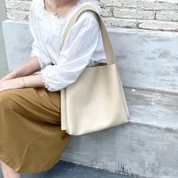 Bag ince çanta kadınlar için 2024 pu deri Japonya tarzı kadın çanta tasarımcısı basit orta bayanlar omuz tüm satış