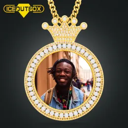 Colares Iceoutbox Nova Coroa Personalizada Foto Memória Medalhões Pingente Sólido Para Mulheres Homens Hip Hop Jewlery Cubic Zircon Presentes Personalizados