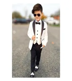 Handsome Boy Hochzeitsanzüge 2019 Ringenträger Anzüge ein Knöpfe Schal -Revers -Jungen Tuxedos Custom Make Jackelpantsbowvest2237359