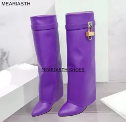 Botas 2022 Shark Lock Calça Botas longas Boots de cunha feminina Botas de salto alto roxo Botas femininas Mujer Sapatos de tamanho grande Mulheres