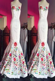 2022 Vintage Meksika İşlemeli Gelinlik Şık Beyaz Saten Sevgilim Üst Korse Geri Brende için Resmi Elbiseler1442828