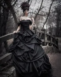 2019 Off Shoulder Black Gothic Ball Gown Wedding Dresses Tiered Pleat Lace Victorian Bridal Gowns Plus Corset Back Robe de MA9405867