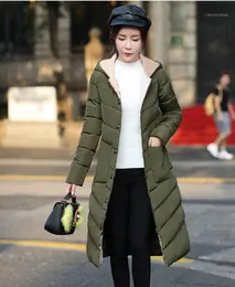 2017 New Parkas Long Parkas مع النساء المغطاة بالنساء الشتوية معطف شتاء سميكة أسفل جيب القطن سترة نساء للباركات الخارجية بالإضافة إلى الحجم xxxl11016940